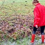Pic of Miss Nica Nordic Fetishclips | Welliewalk in red Hunter boots