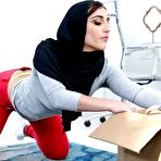 Pic of Hottie in Hijab manhandled by her sister's stud - AmateurPorn