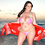 Pic of Taylor Steele in On Location Grand Bahama at Scoreland - Prime Curves