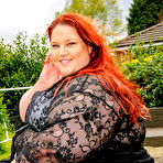 Pic of British BBW cougar Missy is a masturbating voluptous nympho with the best of curves and a huge ass - Mature.nl