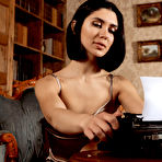 Pic of Leo Ahsoka Nude in Typewriter by Ron Offlin | Erotic MetArt