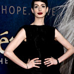 Pic of Anne Hathaway upskirt shows her pussy