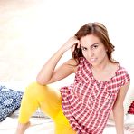 Pic of Amateur Teen Babe In Yellow Leggings