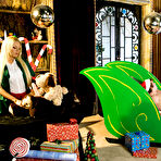 Pic of porn star Marilyn Scott treats Santa's helper to the sleigh ride of a lifetime!