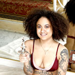 Pic of Kingsley in Kingsley in black women