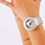 Pic of WatchGirls.net | Evita wearing a Swatch Scuba watch