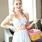 Pic of Charma Kelley in Yellow Brick Load