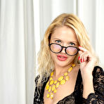 Pic of Kitty Li Busty Milf in Sexy Red Heels