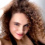 Pic of Konstance in Limber Curls