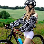 Pic of Mirka Nude in Unclad Leisure by Tora Ness | Erotic MetArt